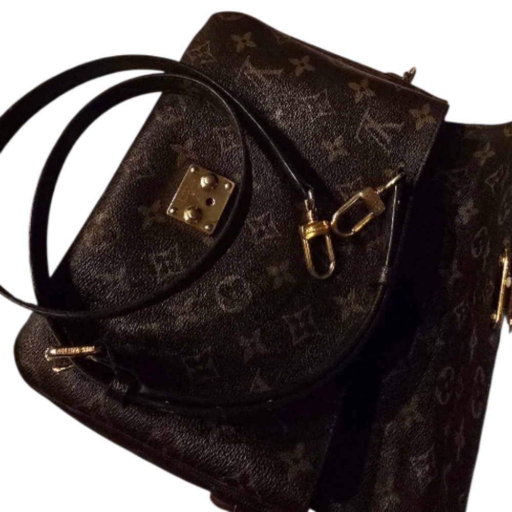 Authenticated LV LOUIS VUITTON Monogram Pochette Metis in Great CONDITION - Picture 11 of 16